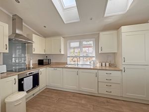 Kitchen- click for photo gallery